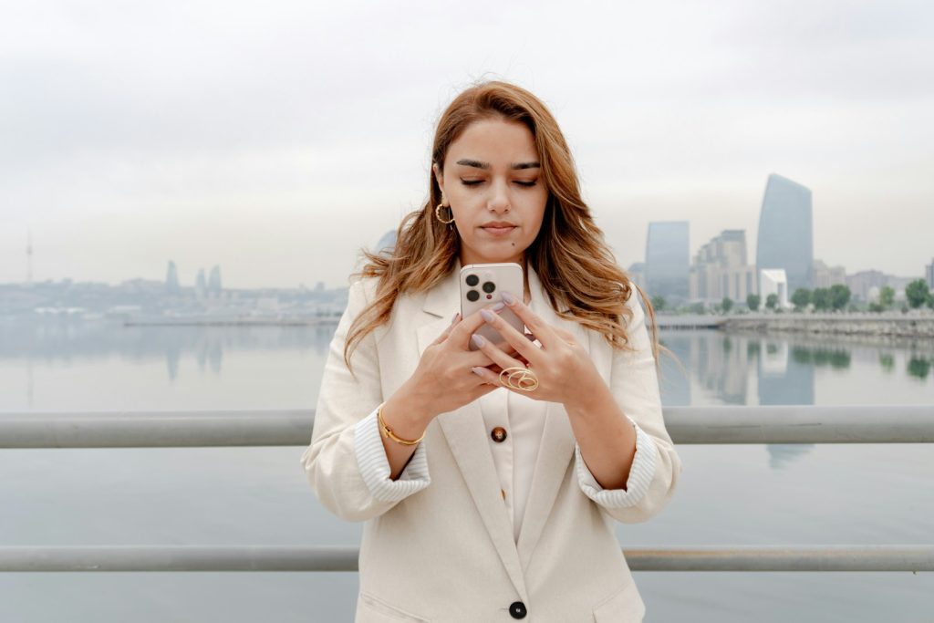 73btjrabyuy-1024x683 How Algorithms Changed Social Sharing for Midlife Women