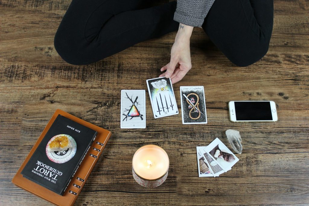 gk8fmn7xjxq-1024x683 🔮 Tarot Cards: Ancient Symbols, Modern Magic