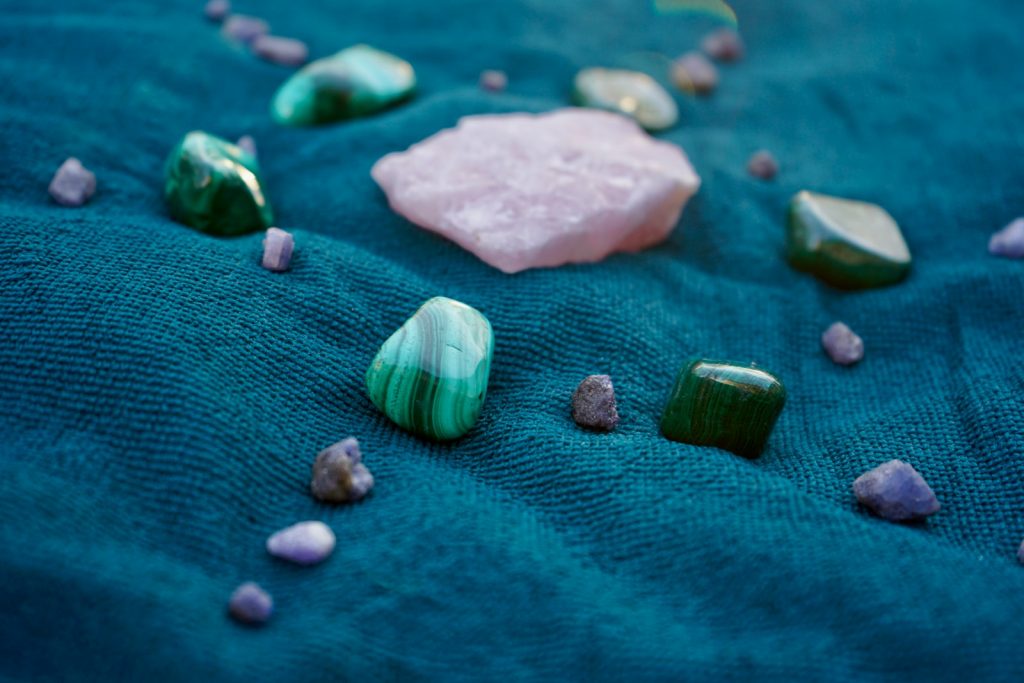 n9n20-rtck0-1024x683 🔮 Healing Powers of Crystals: Truth or Myth?