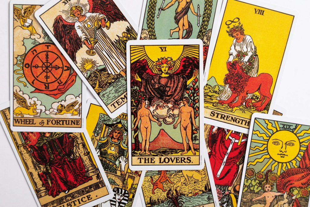 r_-onuwuwau-1024x683 🔮 Tarot Cards: Ancient Symbols, Modern Magic