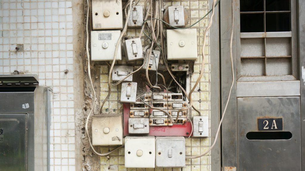 qashc5sv83m-1024x574 🛠️ DIY or Call a Tradie? How to Know When to Step Back
